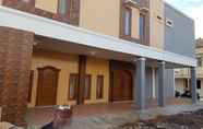 Exterior 4 OYO 3347 Latansa Luxury Syariah