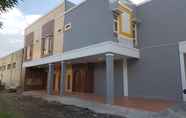 Exterior 2 OYO 3347 Latansa Luxury Syariah