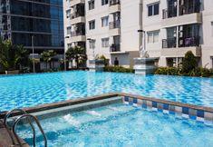 Kolam Renang 3 2BR Comfortable at Signature Park Tebet Apartment By Travelio