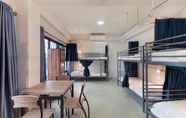 Kamar Tidur 7 Green Light Cafe& Bed Hostel