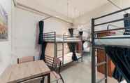 Kamar Tidur 2 Green Light Cafe& Bed Hostel