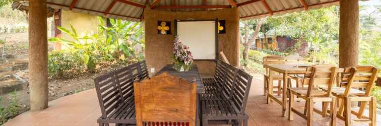 Lobby Zompo Baan Din Resort