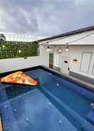 SWIMMING_POOL Premier Exclusive Guest House 