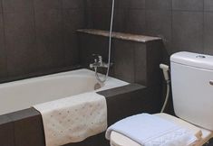 客房内浴室 5 Joglo Residence Hotel