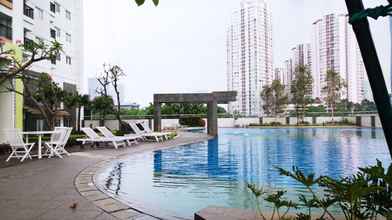 สระว่ายน้ำ 4 2BR Modern at The Wave Epicentrum Apartment near Kuningan By Travelio