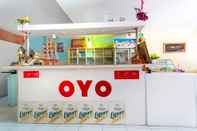 Lobby OYO 885 You And Me House