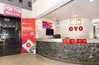 Lobby OYO 765 Pom Pom Residence