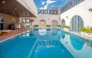 Swimming Pool 2 Golden Lotus Hotel