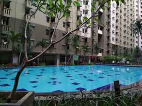 Swimming Pool 4 3BR Gateway Cicadas Ahmad Yani Apartment By Travelio