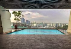 Swimming Pool 7 Studio Trendy at Menteng Park Apartment By Travelio