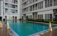 Kolam Renang 3 Studio Cozy Minimalist @ Taman Melati Margonda Apartment By Travelio