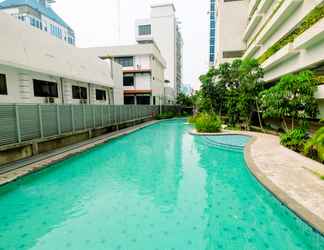 Kolam Renang 2 2BR Apartment at Capitol Park Residence By Travelio