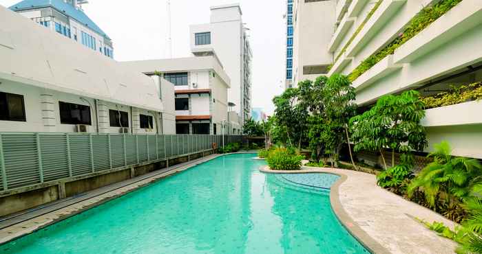 Kolam Renang 2BR Apartment at Capitol Park Residence By Travelio