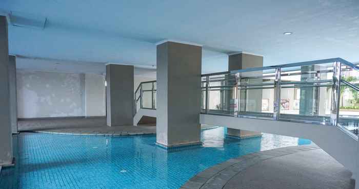 Swimming Pool Studio Apartment at Green Park View By Travelio