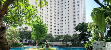 Kolam Renang 3 Simple Studio at Educity Apartment Pakuwon City By Travelio