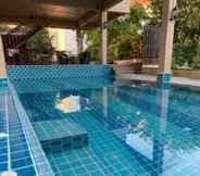 Swimming Pool 4 Baan Airport