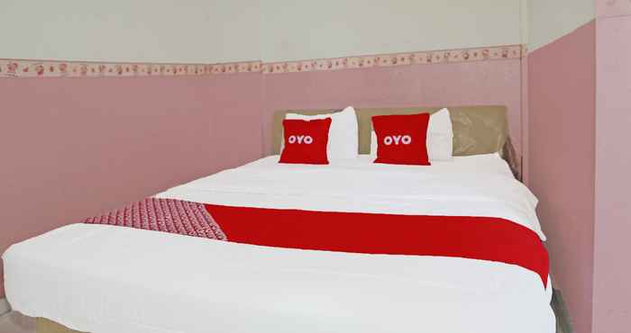 Bedroom SUPER OYO 92003 Sky Airlines Guesthouse