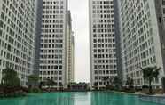 Kolam Renang 3 3BR Luxurious M-Town Apartment By Travelio