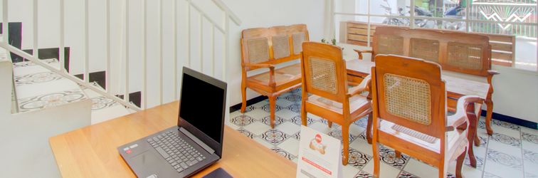 Lobi OYO 3770 Jasmeen Family