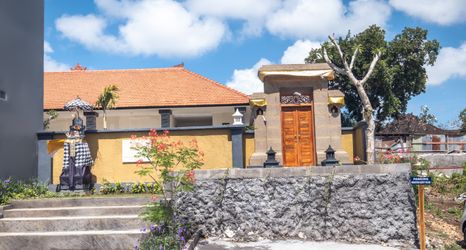 Exterior 2 Geranyam Guest House