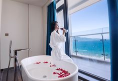 In-room Bathroom 5 Canvas Danang Beach Hotel