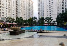 Swimming Pool 2 Comfort Stay Studio Room at Green Palace Kalibata By Travelio
