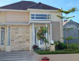 Exterior 2 Full House at Villa Family depan Jatimpark 3 Batu by SC