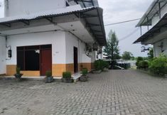 Exterior 2 OYO 3329 Hotel Mulya Jaya