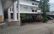 ภายนอกอาคาร 4 OYO 3329 Hotel Mulya Jaya