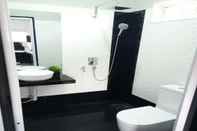 Toilet Kamar Serantau Mayang by the Bliss