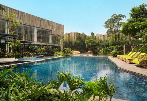 Swimming Pool Holiday Inn CIKARANG JABABEKA, an IHG Hotel