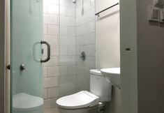 In-room Bathroom 5 LeGreen Home Semanggi