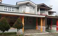 Exterior 3 OYO 3828 Villa Kota Bunga Blok Q