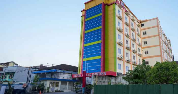 Luar Bangunan Hotel Grand Kartika 