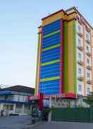 EXTERIOR_BUILDING Hotel Grand Kartika 