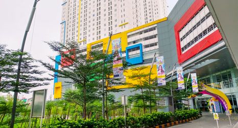 Luar Bangunan 2 Comfy 2 BR Bassura City Apartment By Travelio