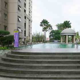 Swimming Pool 6 Nice and Simple Style 2 BR Grand Palace Kemayoran Apartment By Travelio, Mitra Keluarga Kemayoran Hospital Hotels