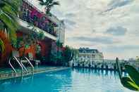 Swimming Pool Hotel du Monde Art