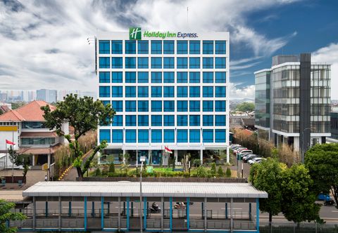 Exterior Holiday Inn Express JAKARTA MATRAMAN by IHG, an IHG Hotel