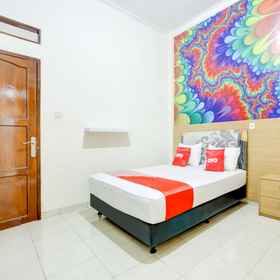 OYO 3870 Homestay Arya 1, Hotel Banjar Fried Chicken