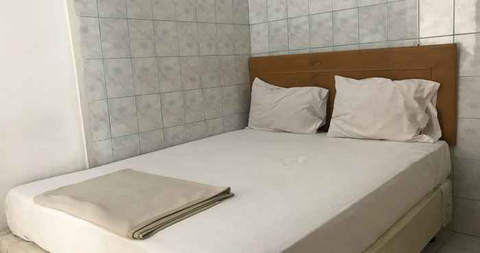 Kamar Tidur OYO 3875 Hotel Rolfelia