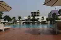 Kolam Renang Julius Inn @ Aeropolis Tangerang By Fast Room