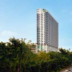 Exterior / Building 1 Holiday Inn & Suites JAKARTA GAJAH MADA by IHG, an IHG Hotel, Chandra Building Hotels