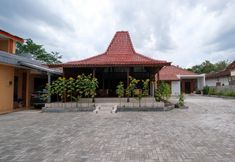 Exterior 5 OYO 3906 Dalem Putu Sanjaya Syariah