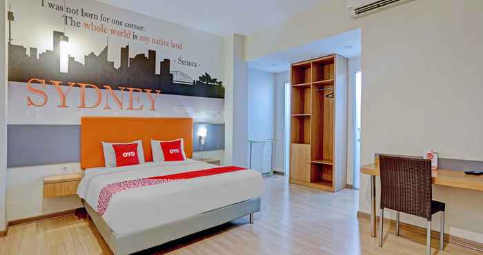 Bedroom Super OYO 3905 Graha 100 Guest House Syariah