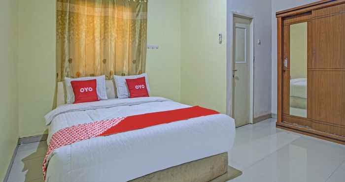 Bedroom OYO 3883 The Red
