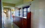 Lobby 6 OYO 3891 Penginapan Pondok Alit