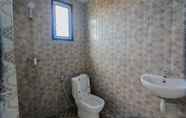 Toilet Kamar 6 Mutiara Bed & Breakfast