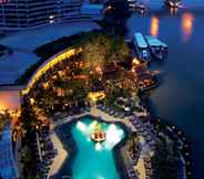 Swimming Pool 4 Shangri-La Hotel, Bangkok