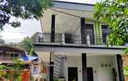 ภายนอกอาคาร 4 OYO 3919 Karmila Syariah Guest House